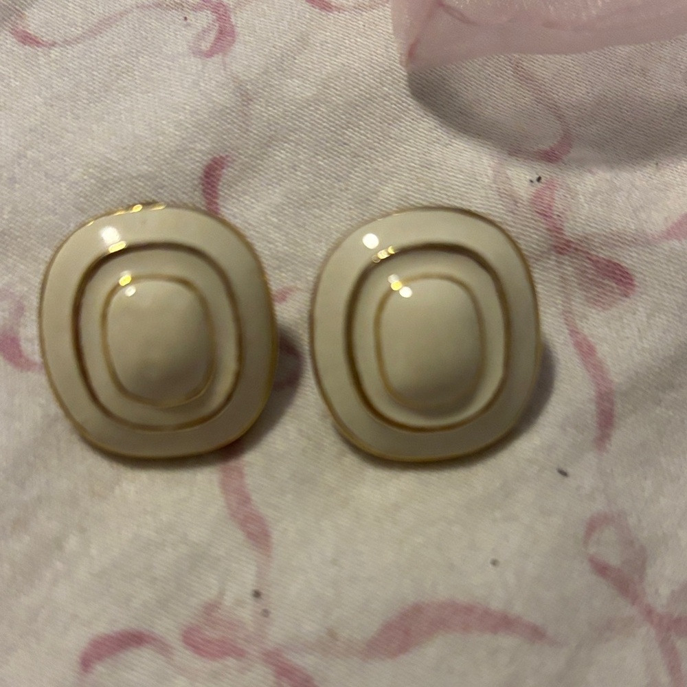 Elegant Cream and Gold Earrings